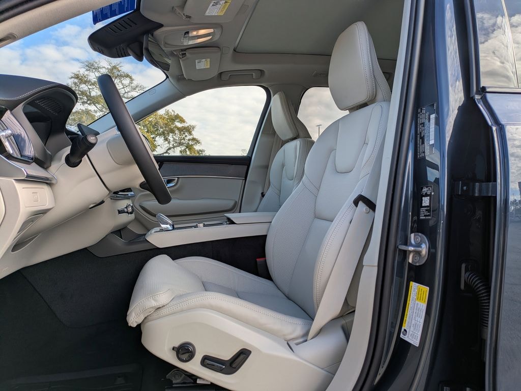 New 2026 Volvo XC90 B6 Ultra Dark Theme 7-Seater SUV
