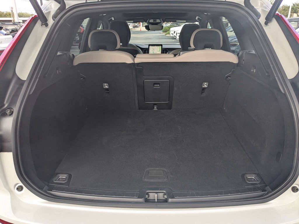 2026 Volvo XC60 Core - Photo 14