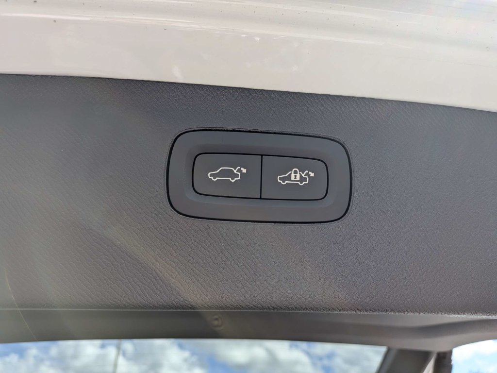 2026 Volvo XC90 Plus - Photo 15