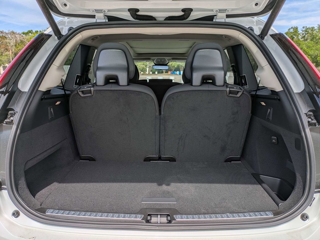 2026 Volvo XC90 Plus - Photo 14