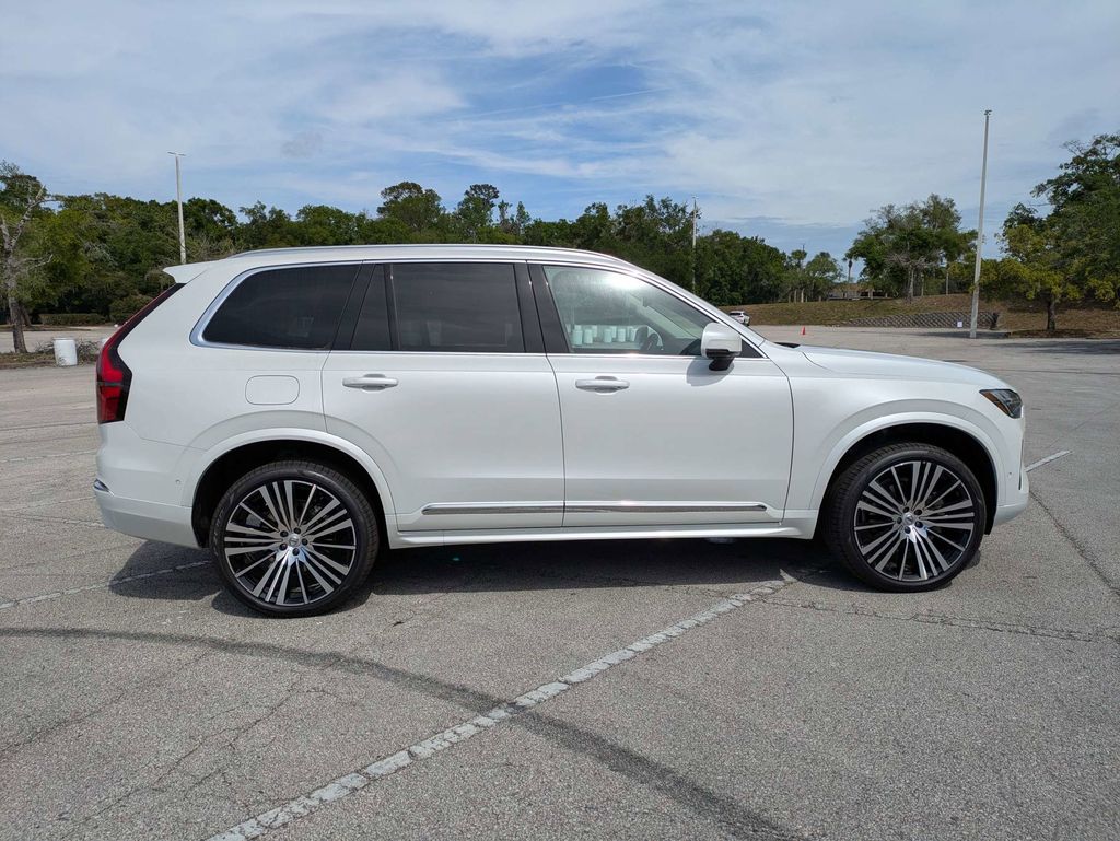 2026 Volvo XC90 Plus - Photo 8
