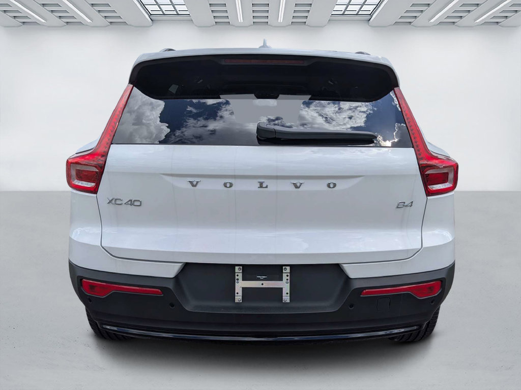 New 2026 Volvo XC40 B4 Core SUV
