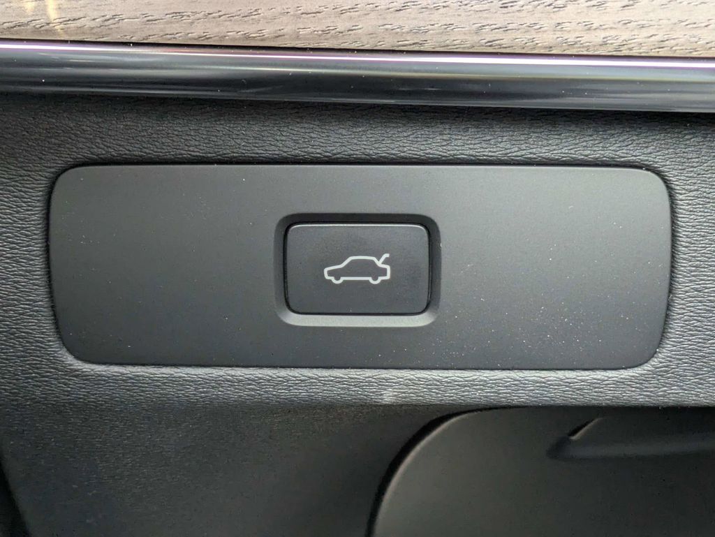2026 Volvo XC90 Plus - Photo 35