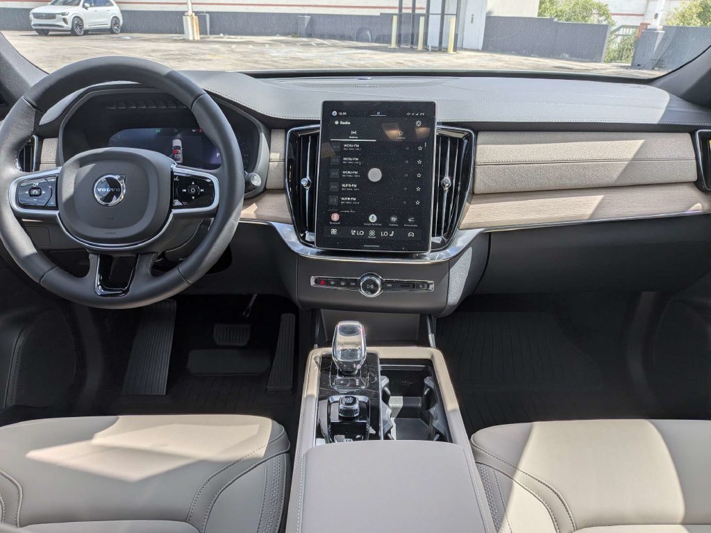 2026 Volvo XC90 Plus - Photo 22