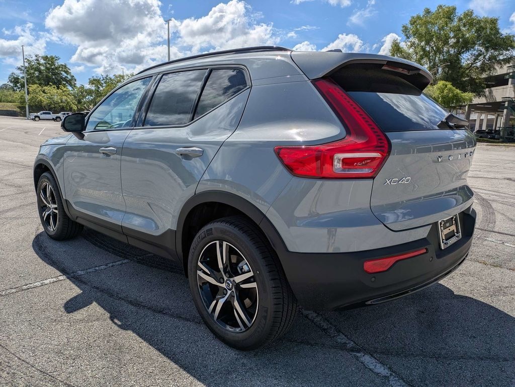 New 2026 Volvo XC40 B4 Core SUV