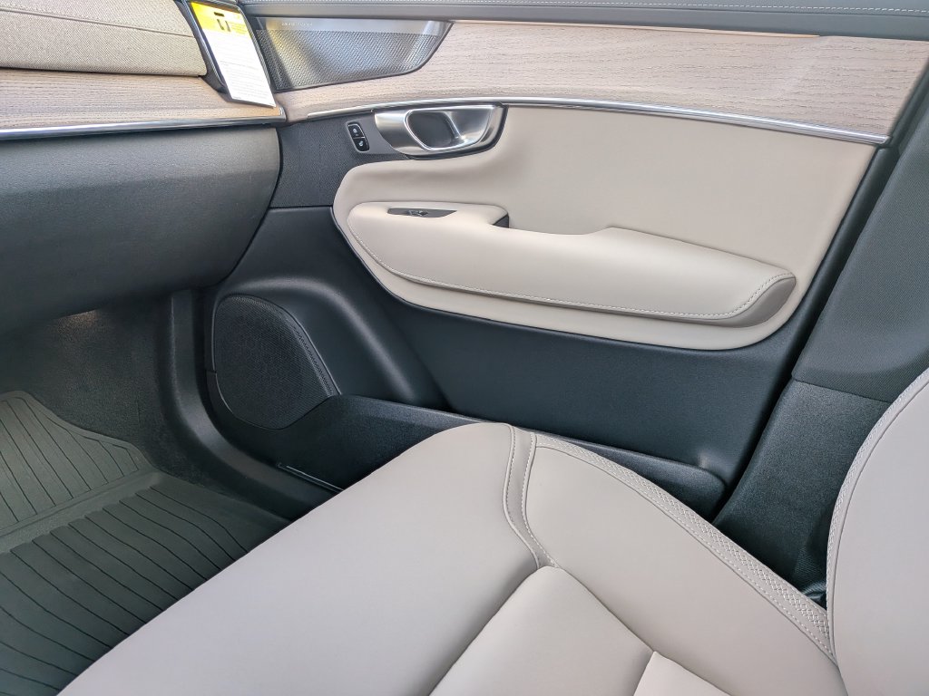 2026 Volvo XC90 Plus - Photo 14