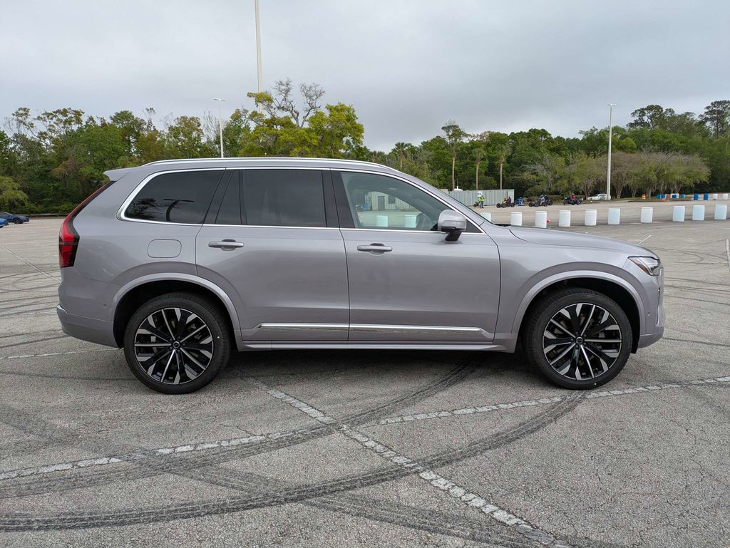 2026 Volvo XC90 Plus - Photo 7