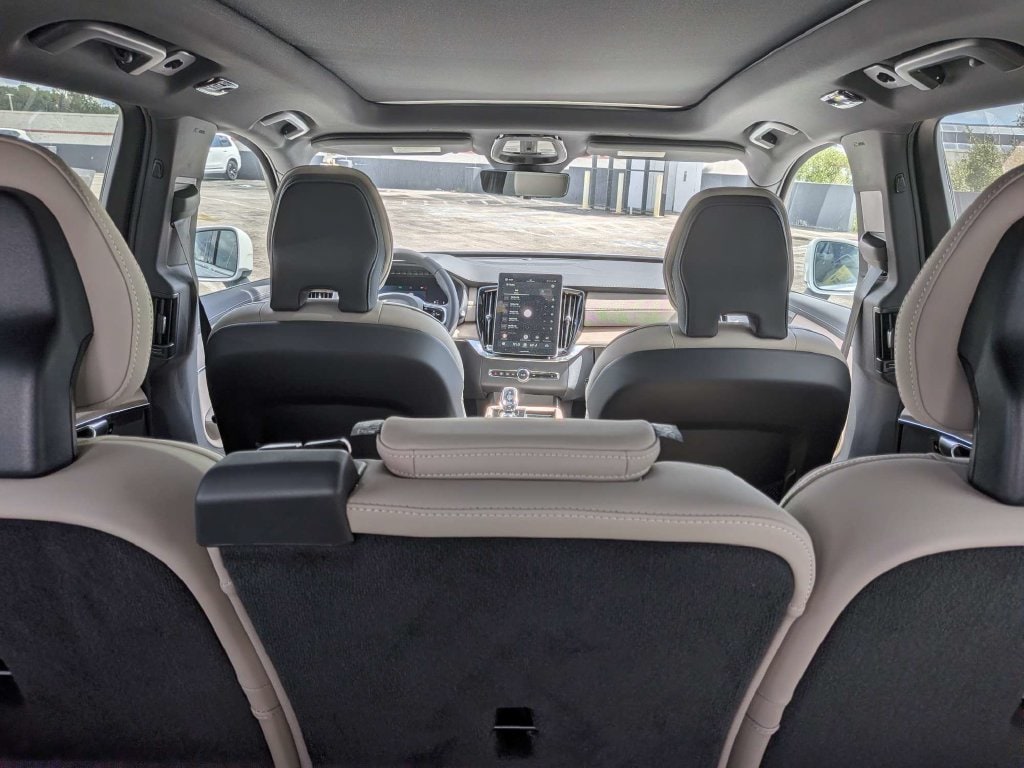 2026 Volvo XC90 Plus - Photo 16