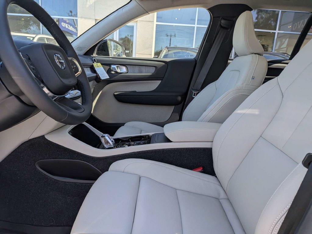 New 2026 Volvo XC40 B5 Plus SUV