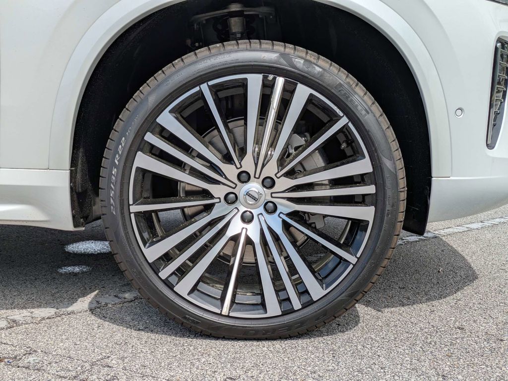 2026 Volvo XC90 Plus - Photo 12