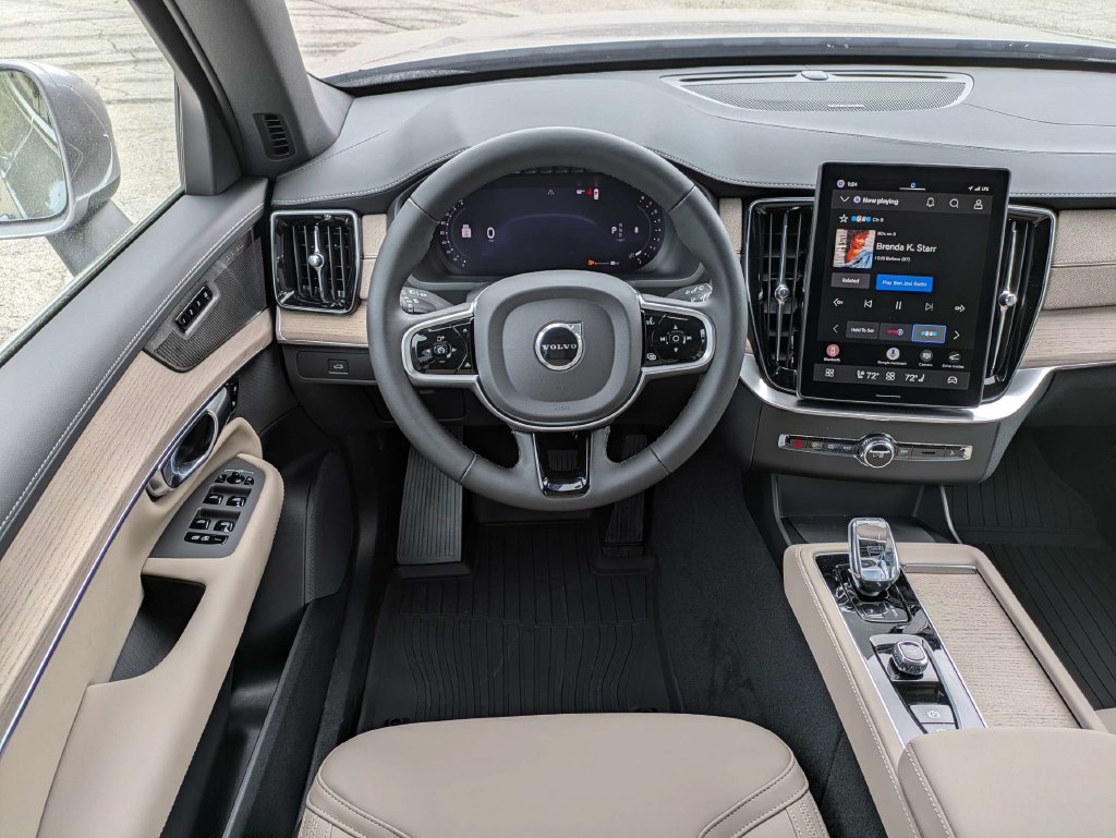 2026 Volvo XC90 Plus - Photo 22