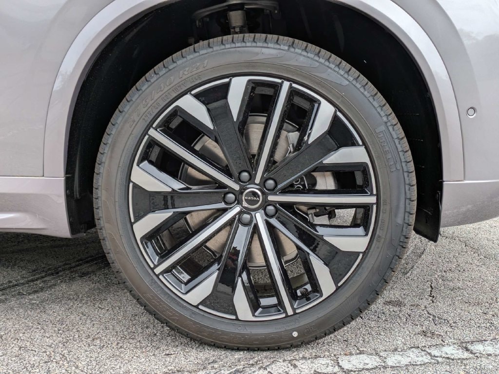 2026 Volvo XC90 Plus - Photo 11