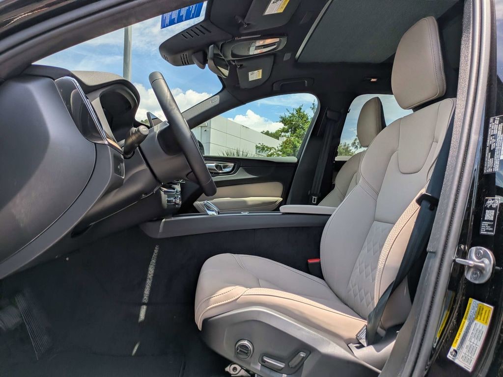 New 2026 Volvo XC60 B5 Core SUV