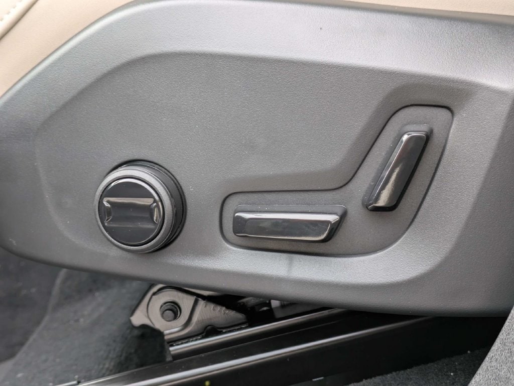 2026 Volvo XC90 Plus - Photo 28