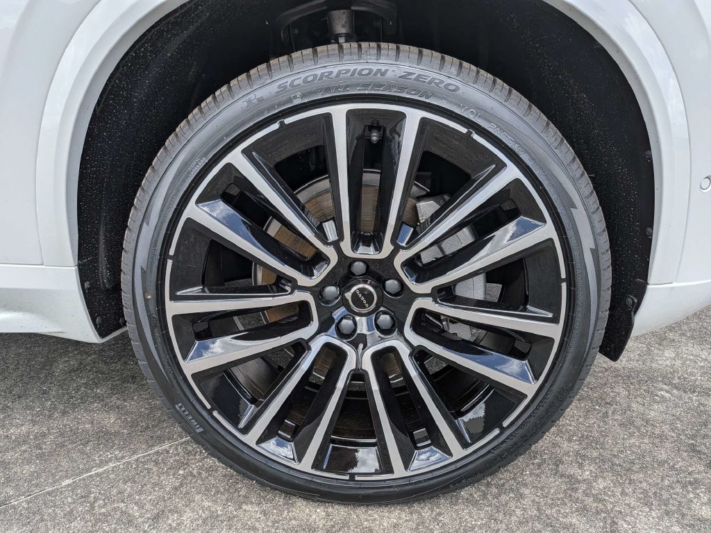 2026 Volvo XC90 Plus - Photo 12