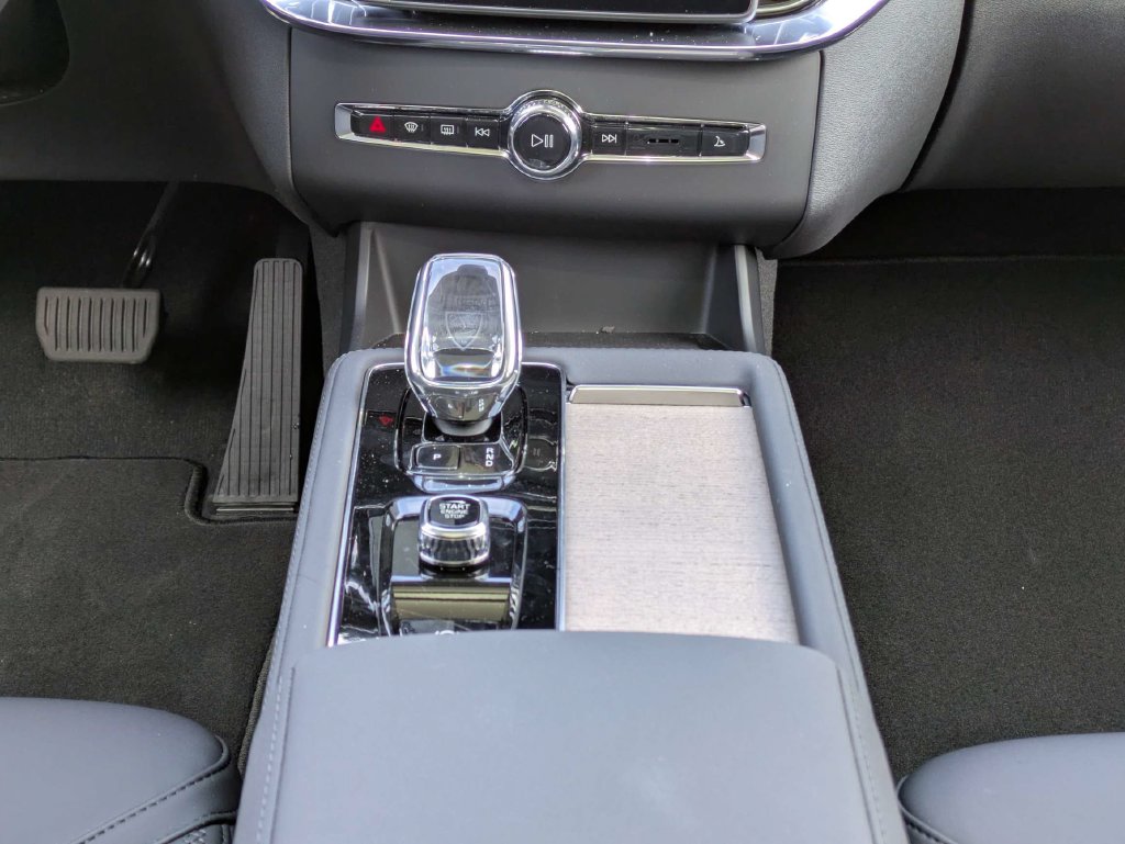 2026 Volvo XC90 Plus - Photo 25