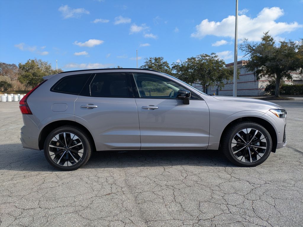 2026 Volvo XC60 Plus - Photo 7