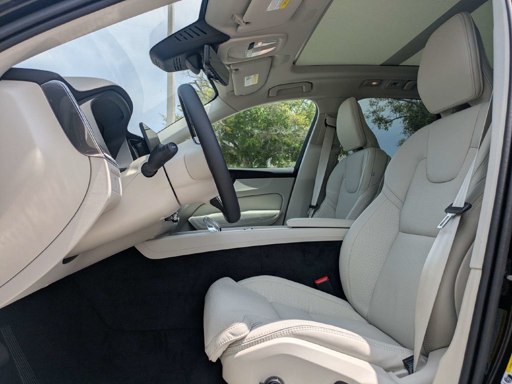 New 2026 Volvo XC60 B5 Ultra SUV