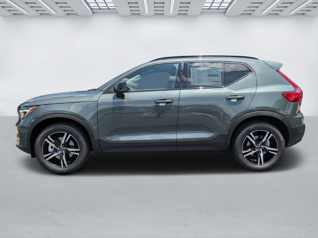 New 2026 Volvo XC40 B5 Core SUV