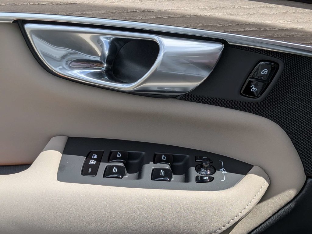 2026 Volvo XC90 Plus - Photo 33