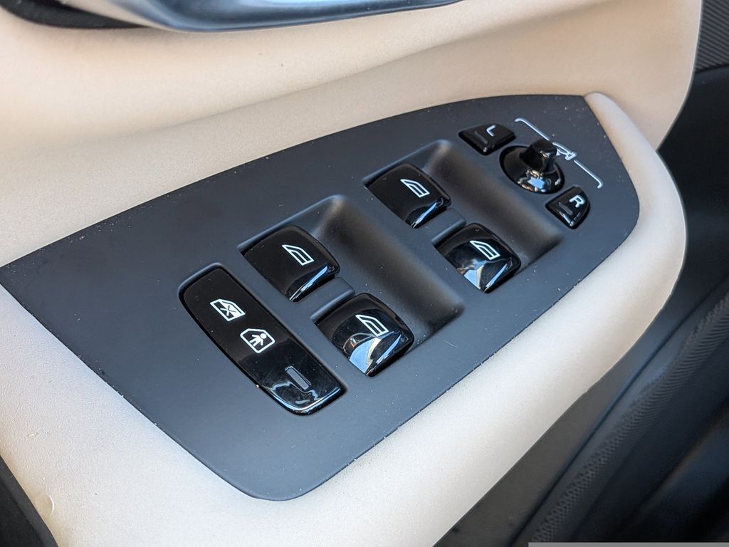 2026 Volvo XC90 Ultra - Photo 27