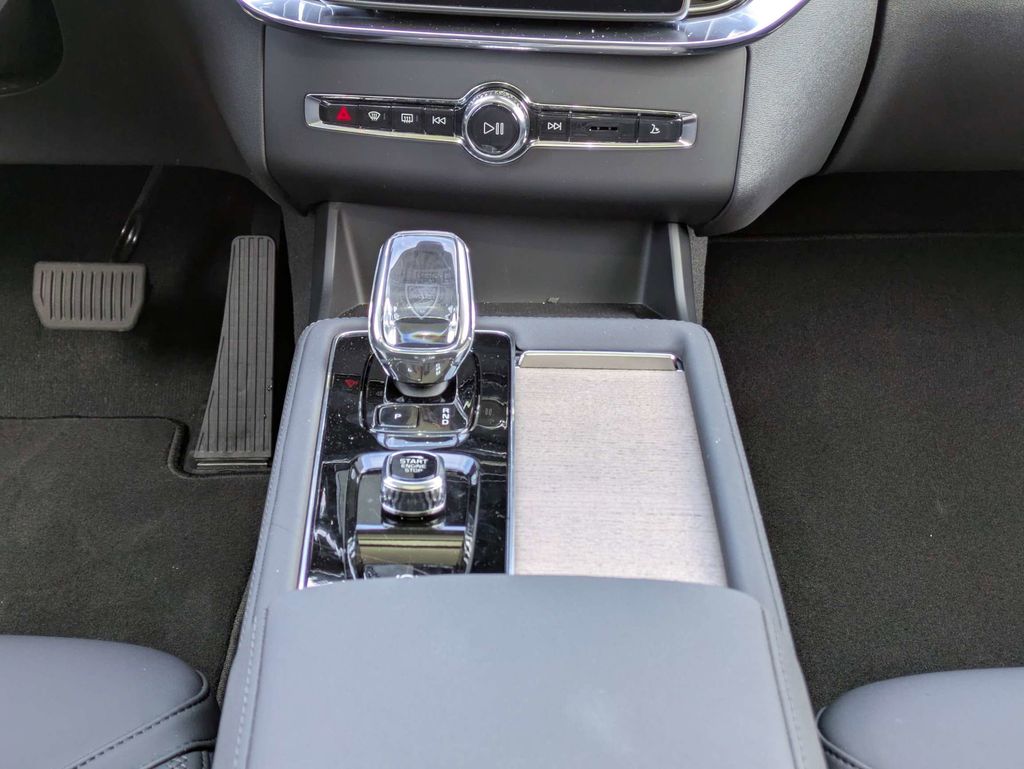 2026 Volvo XC90 Plus - Photo 26