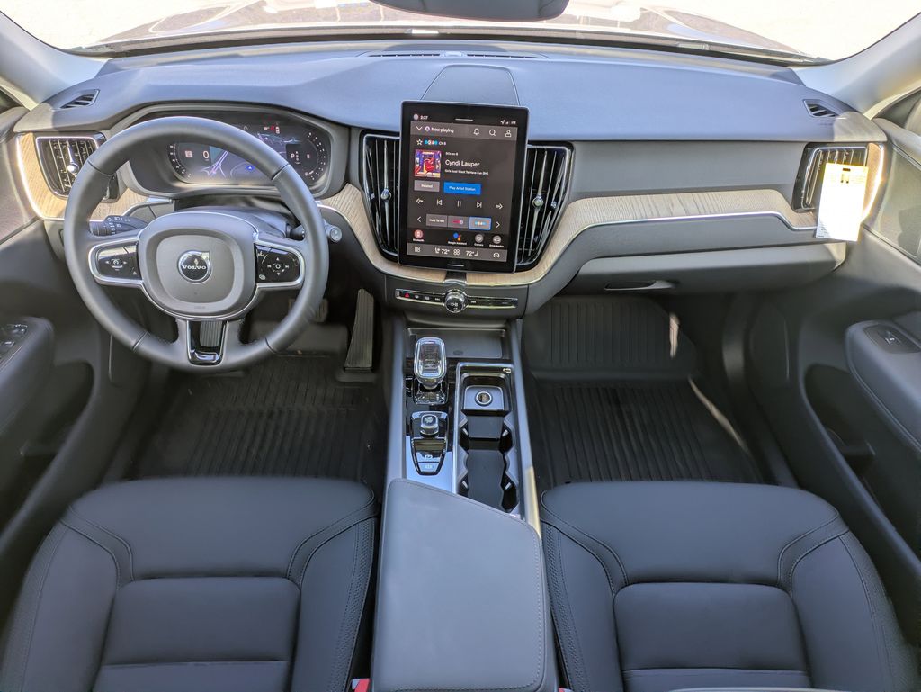 2026 Volvo XC60 Plus - Photo 18
