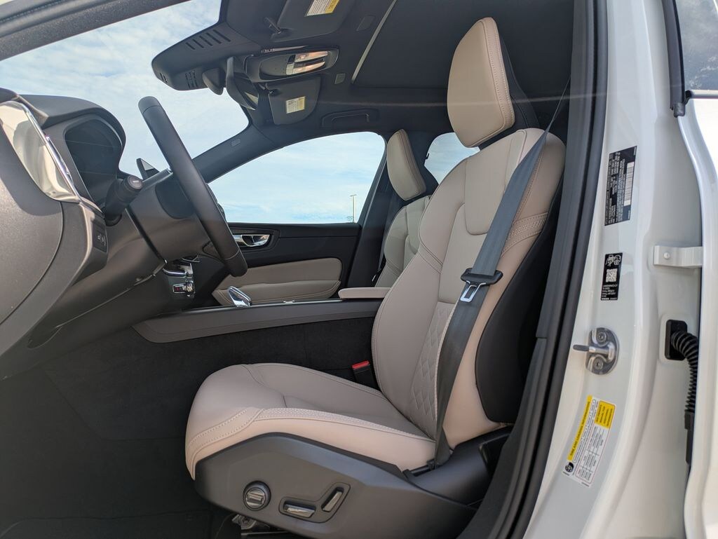 New 2026 Volvo XC60 plug-in hybrid T8 Core SUV