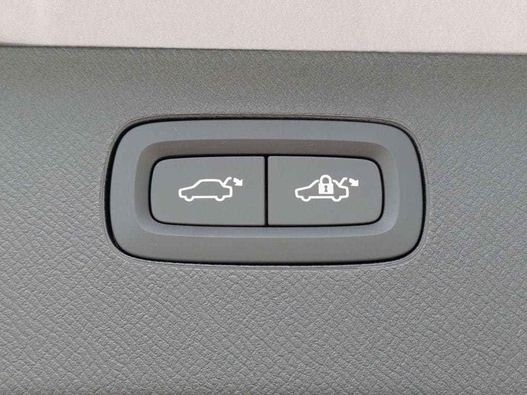 2026 Volvo XC90 Plus - Photo 15