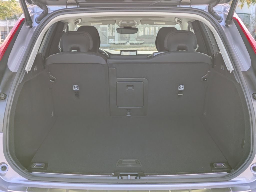 2026 Volvo XC60 Plus - Photo 13