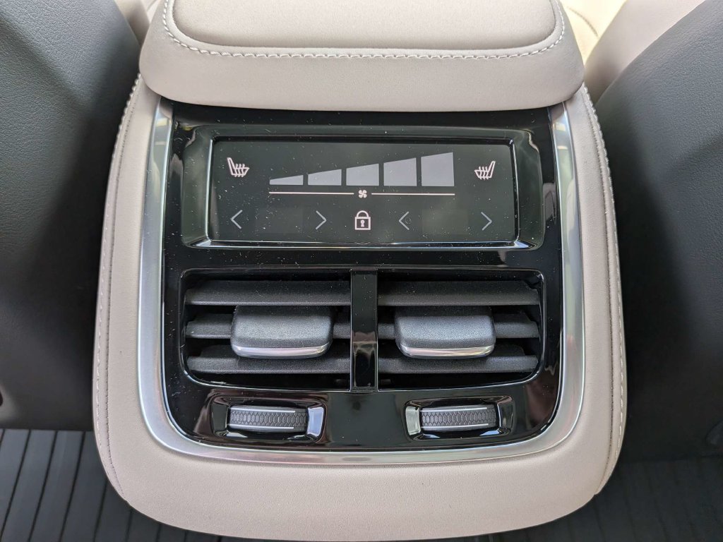 2026 Volvo XC90 Plus - Photo 20