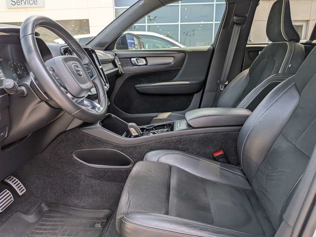 Used 2020 Volvo XC40 T4 R-Design SUV