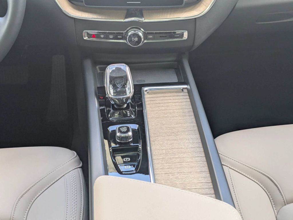 2026 Volvo XC60 Core - Photo 23