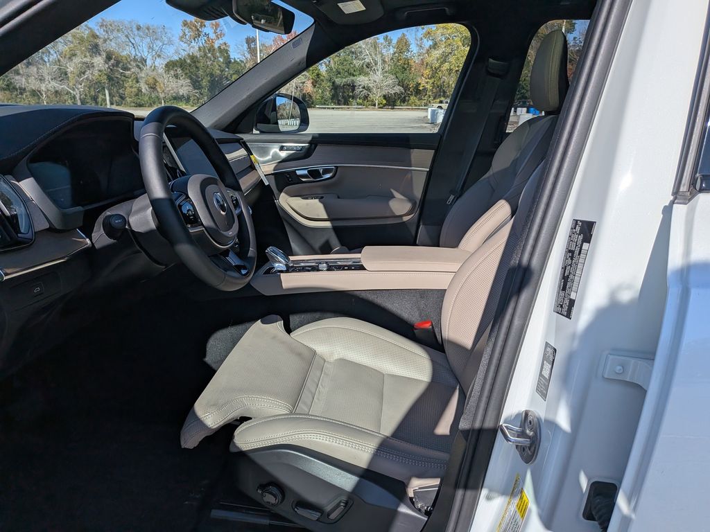 2026 Volvo XC90 Ultra - Photo 2