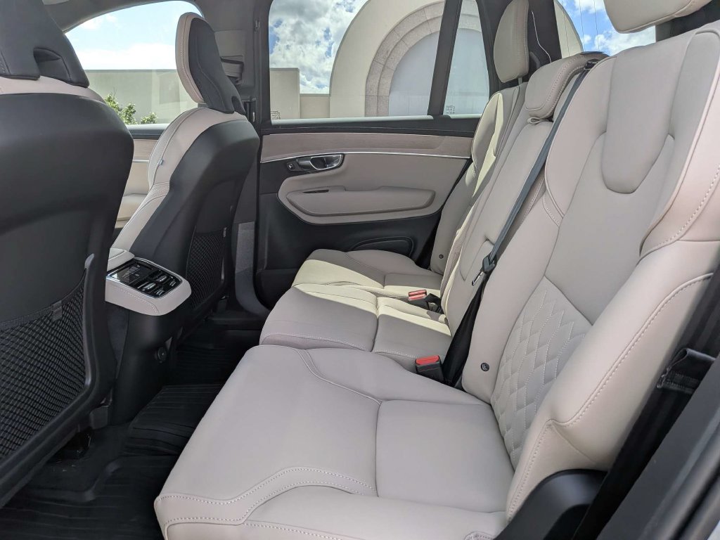 2026 Volvo XC90 Plus - Photo 19