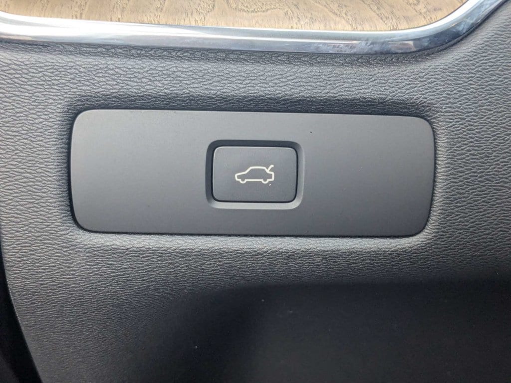 2026 Volvo XC60 Core - Photo 30
