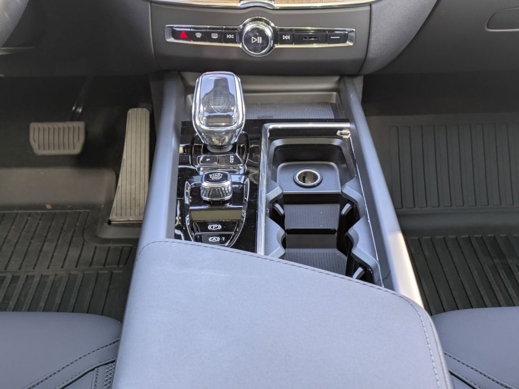 2026 Volvo XC60 Plus - Photo 22