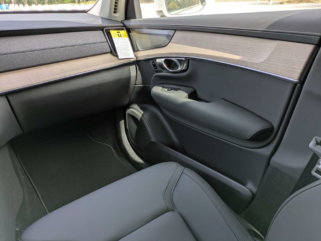 2026 Volvo XC90 Plus - Photo 23