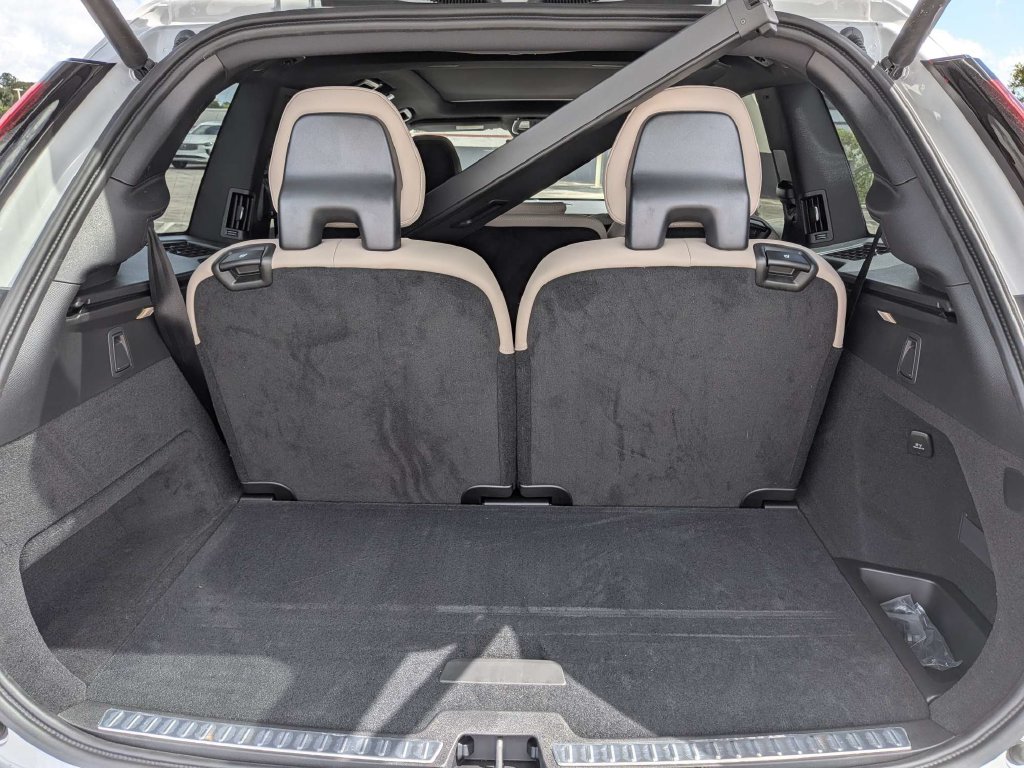 2026 Volvo XC90 Plus - Photo 13