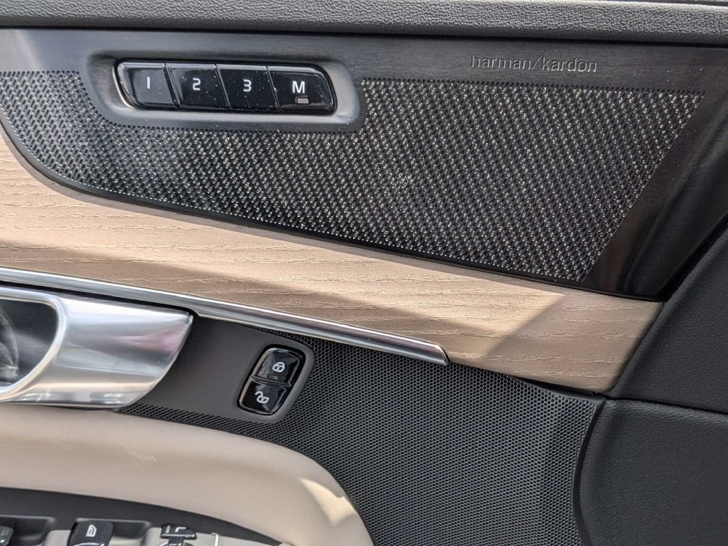 2026 Volvo XC90 Plus - Photo 32