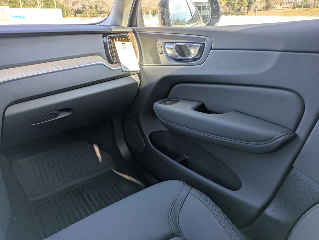 2026 Volvo XC60 Plus - Photo 20