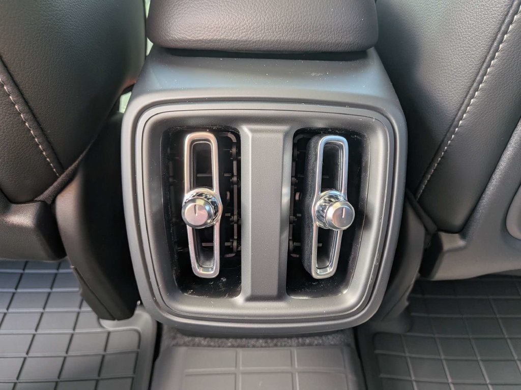 2026 Volvo XC40 Core - Photo 19