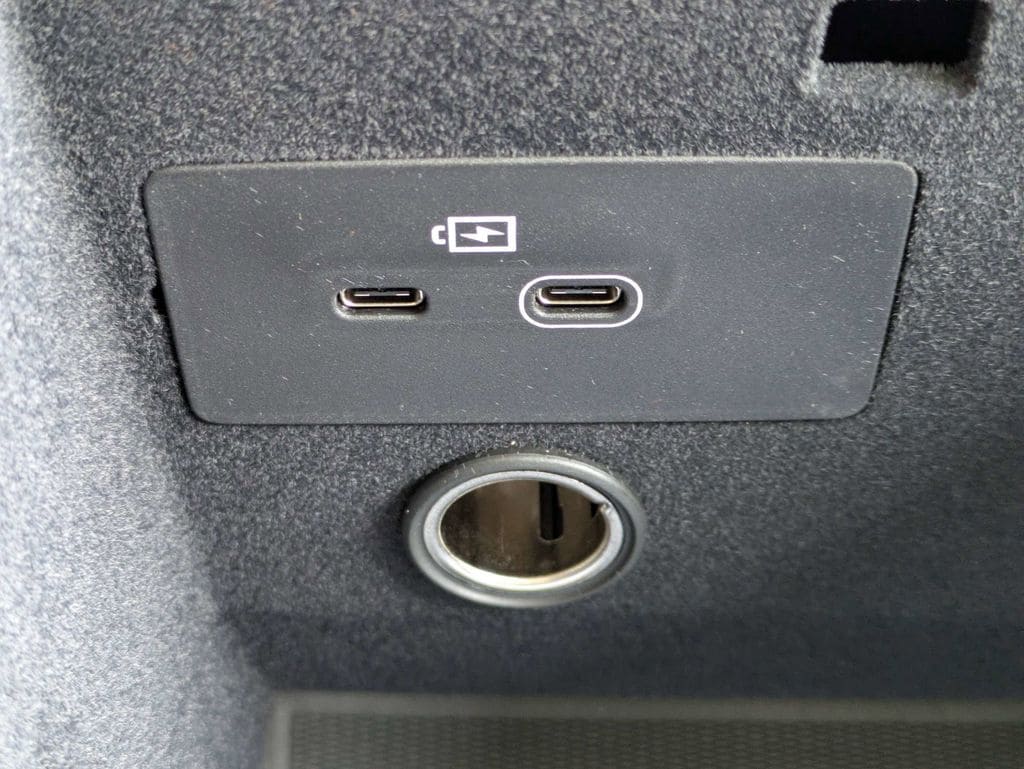 2026 Volvo XC90 Plus - Photo 33