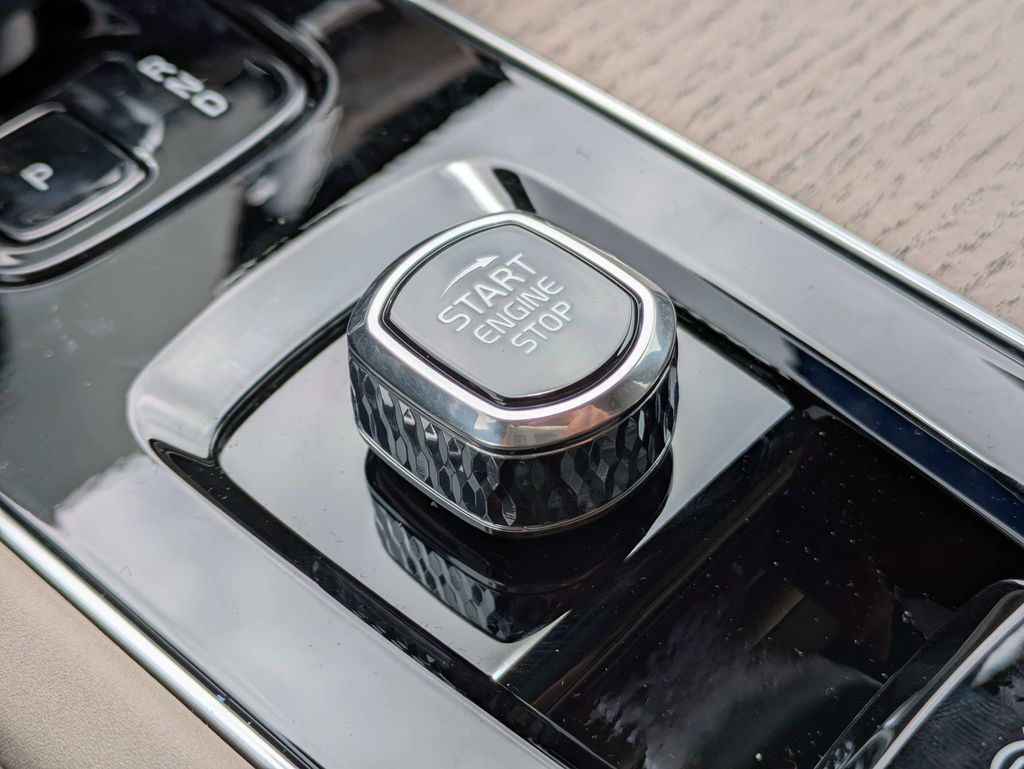 2026 Volvo XC90 Plus - Photo 43