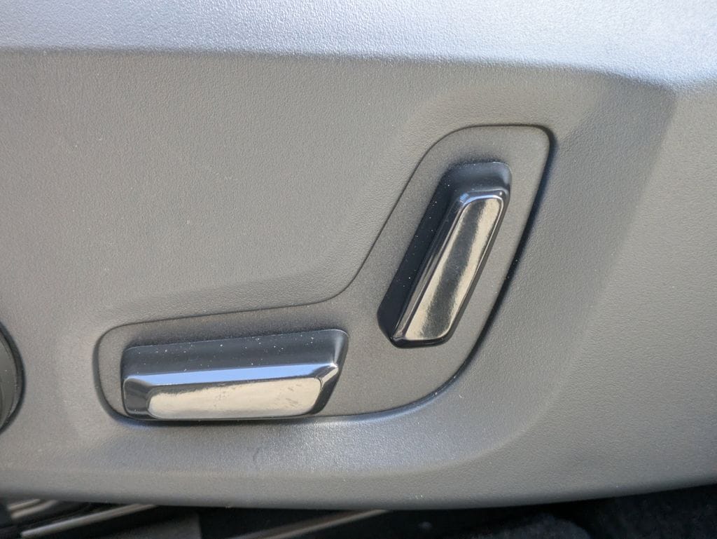 2026 Volvo XC60 Plus - Photo 25