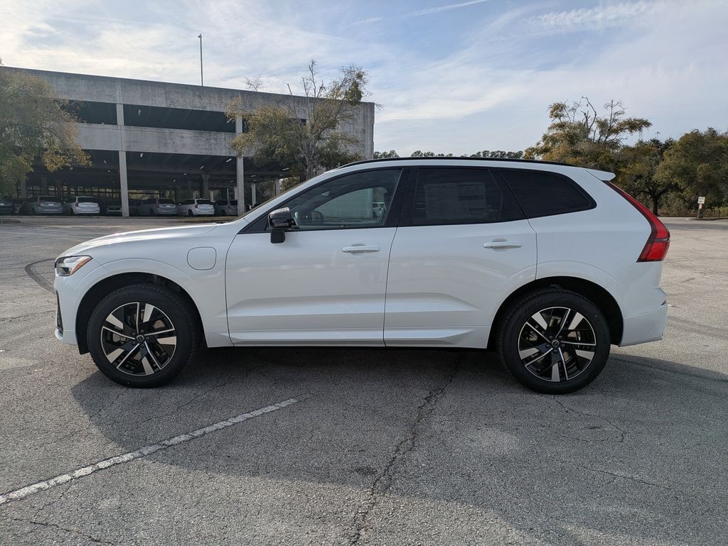 New 2026 Volvo XC60 plug-in hybrid T8 Core SUV