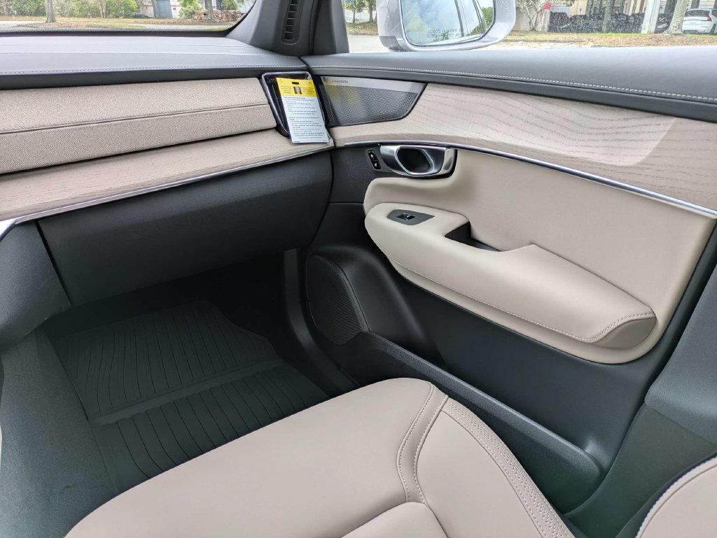 2026 Volvo XC90 Plus - Photo 23