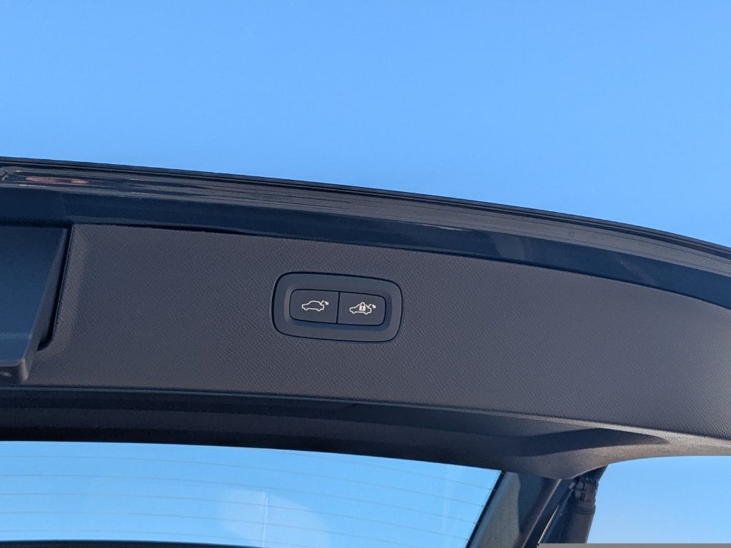 2026 Volvo XC90 Plus - Photo 16