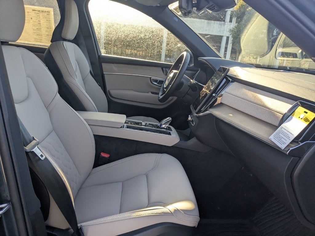 2026 Volvo XC90 Plus - Photo 13