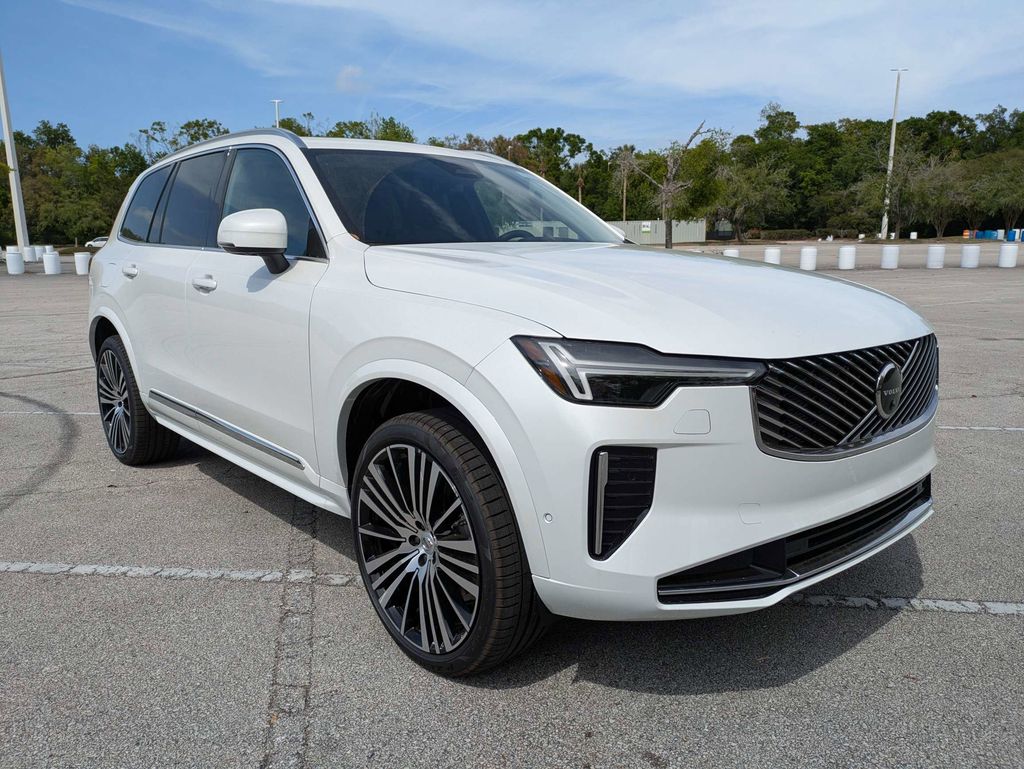 2026 Volvo XC90 Plus - Photo 9